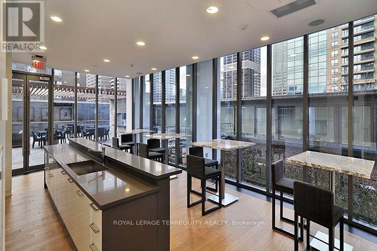 33 Charles Street East — photo 29
