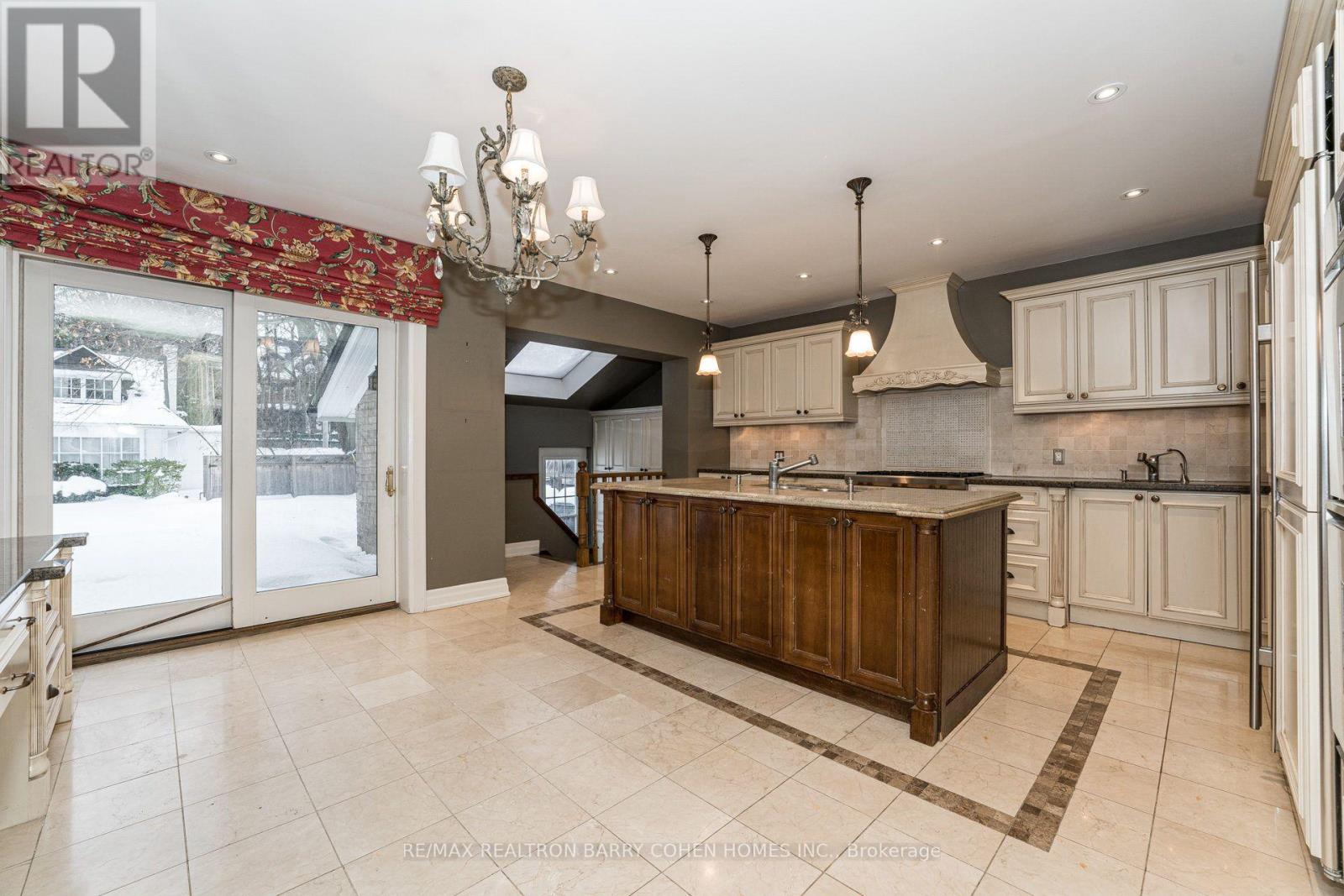 28 Dunvegan Road, Toronto, ON photo 12