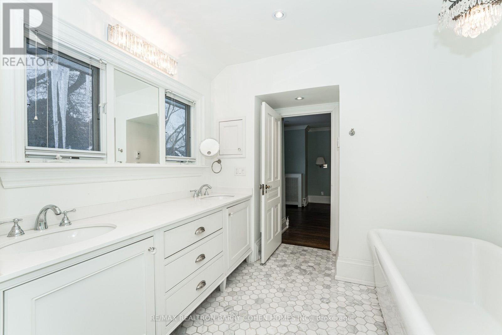 28 Dunvegan Road, Toronto, ON photo 25