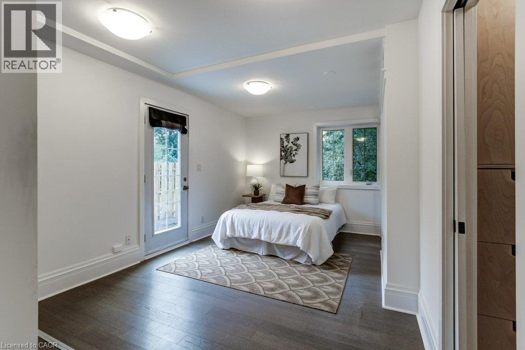 533 Catharine Street North — photo 24