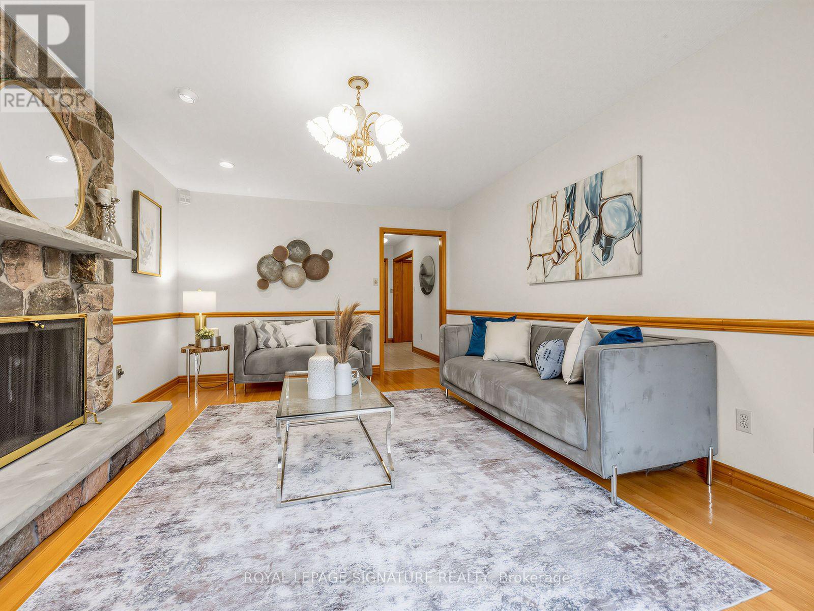 30 Invermarge Drive, Toronto, ON photo 20