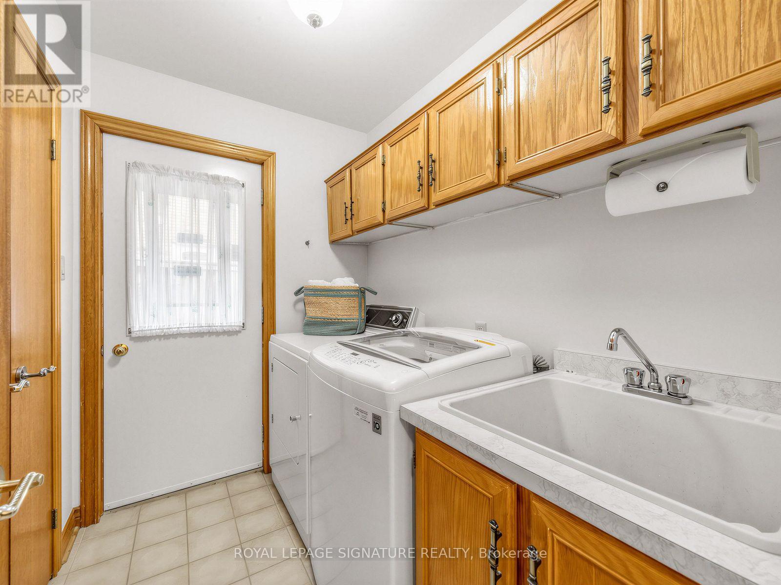 30 Invermarge Drive, Toronto, ON photo 24