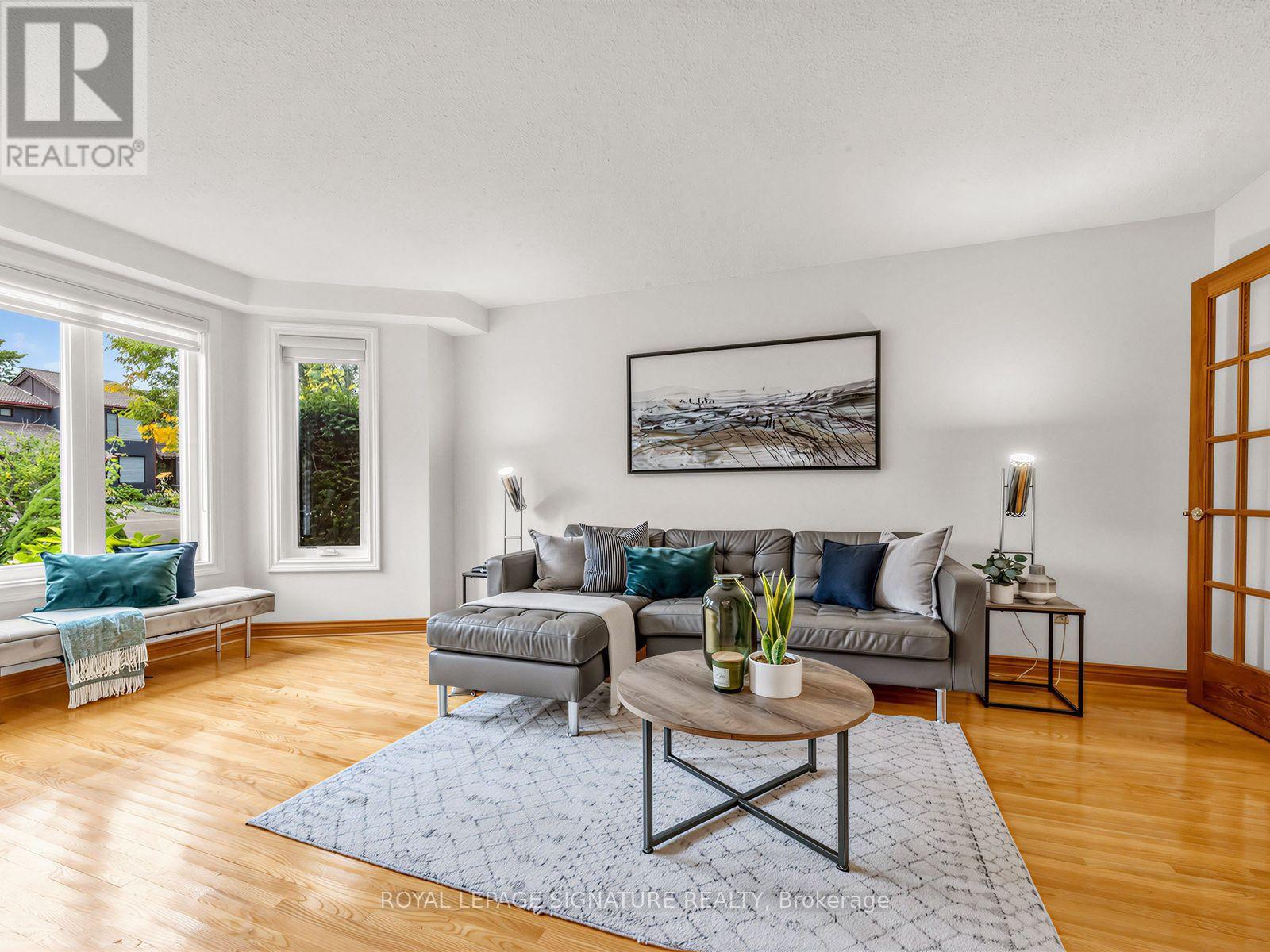 30 Invermarge Drive, Toronto, ON photo 5