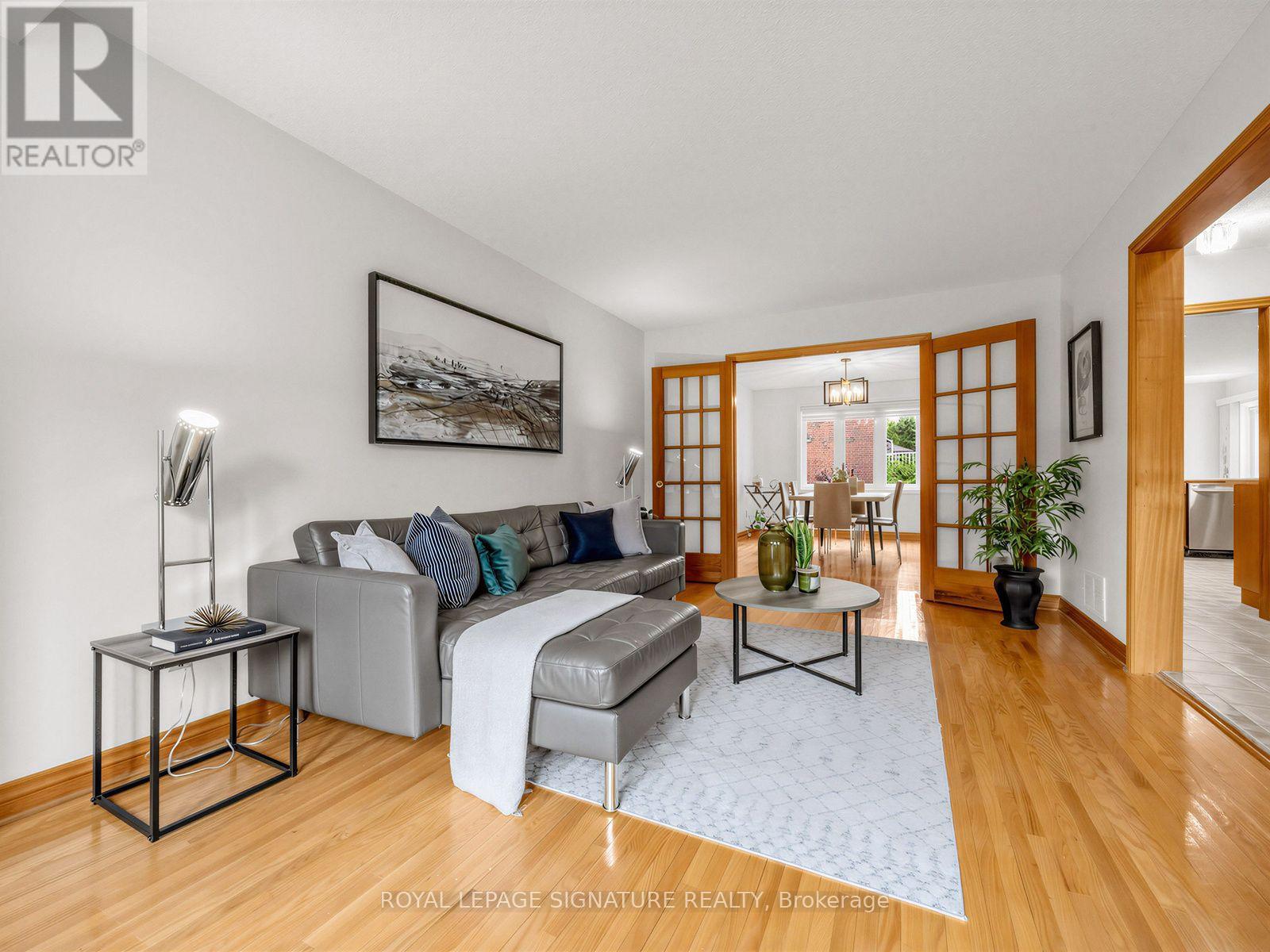 30 Invermarge Drive, Toronto, ON photo 8