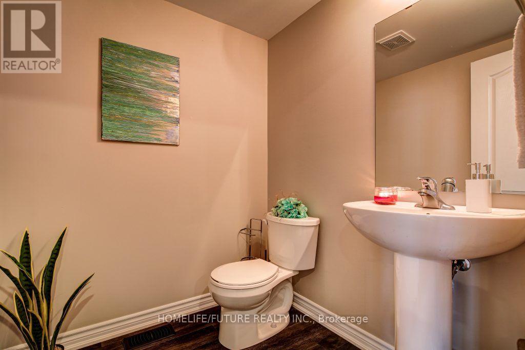 26 Streathern Way, Clarington, ON photo 6