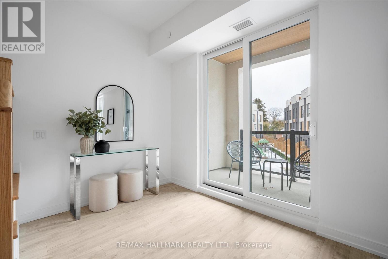 #7 178 CLONMORE AVENUE - 25
