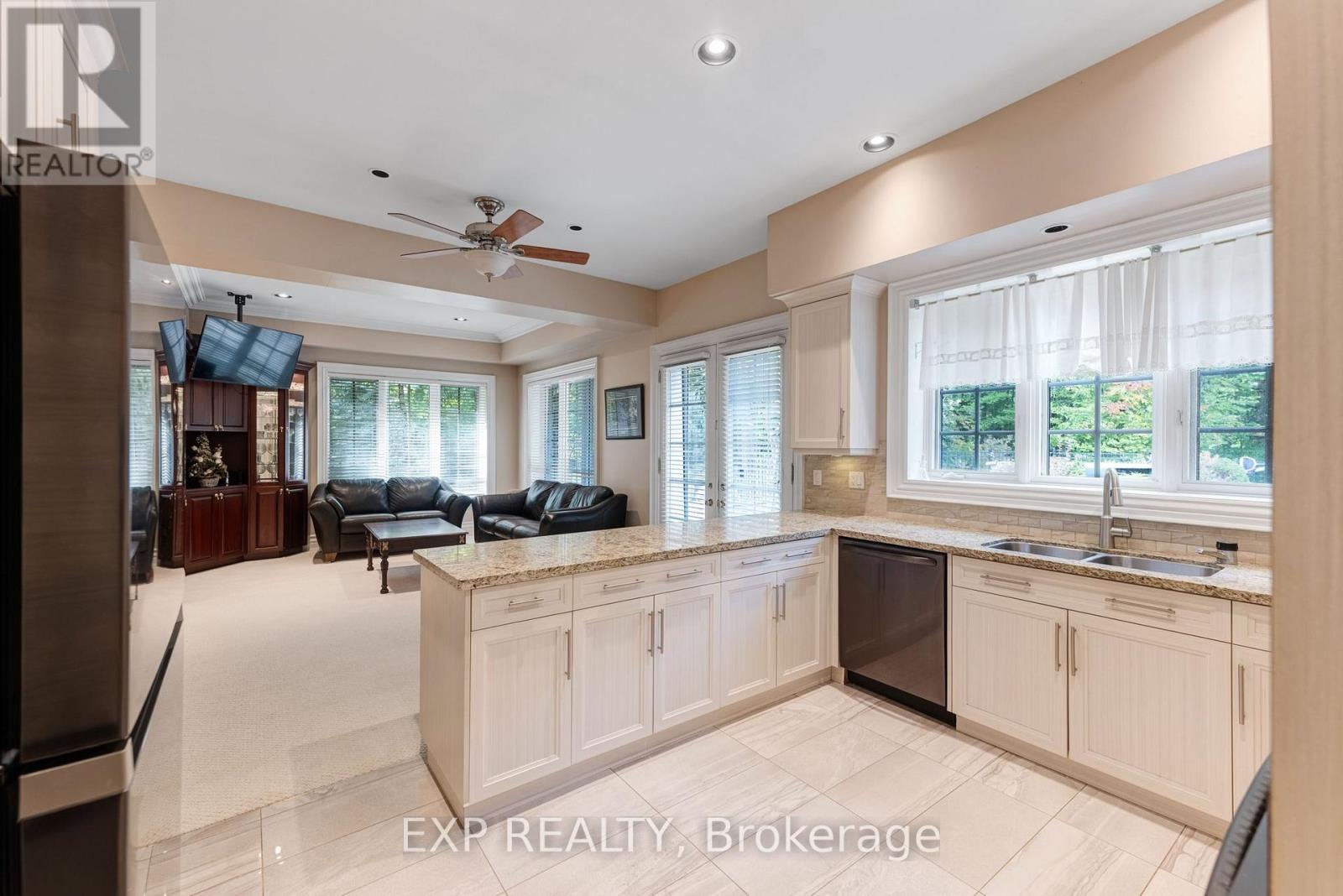 65 Offord Crescent, Aurora, ON photo 19