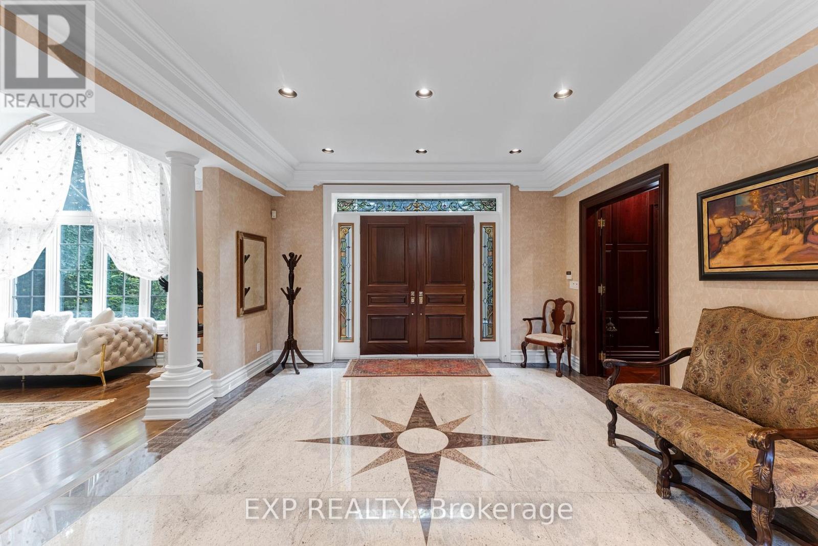 65 Offord Crescent, Aurora, ON photo 3