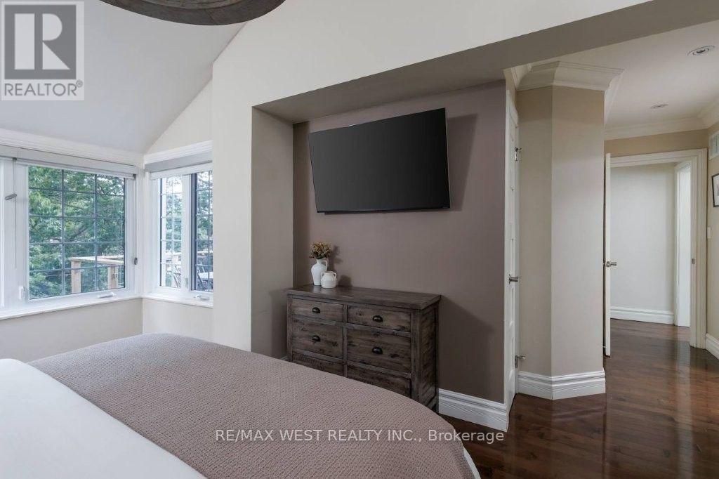 4653 Dundas Street West, Toronto, ON photo 16