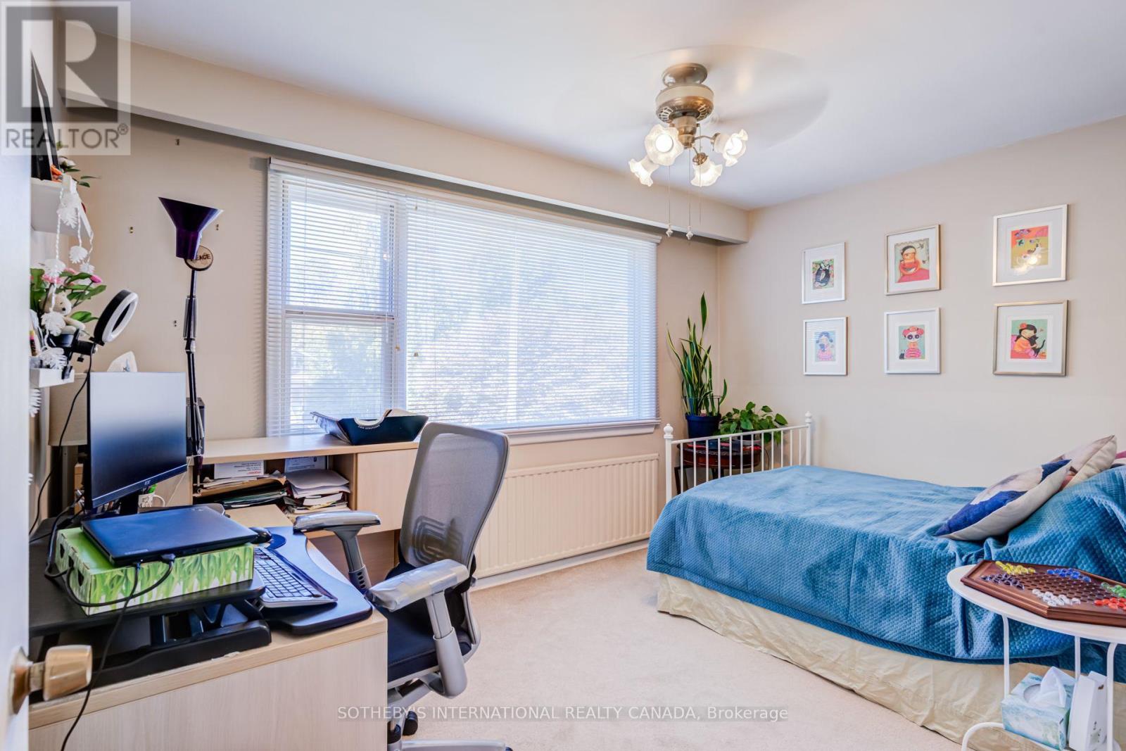 407 LAKE PROMENADE - 18
