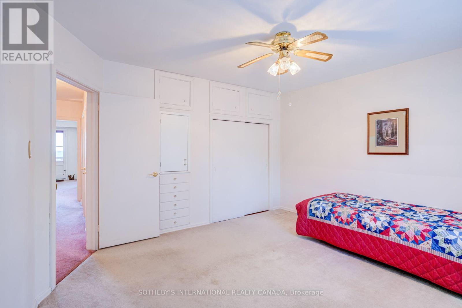 407 LAKE PROMENADE - 32