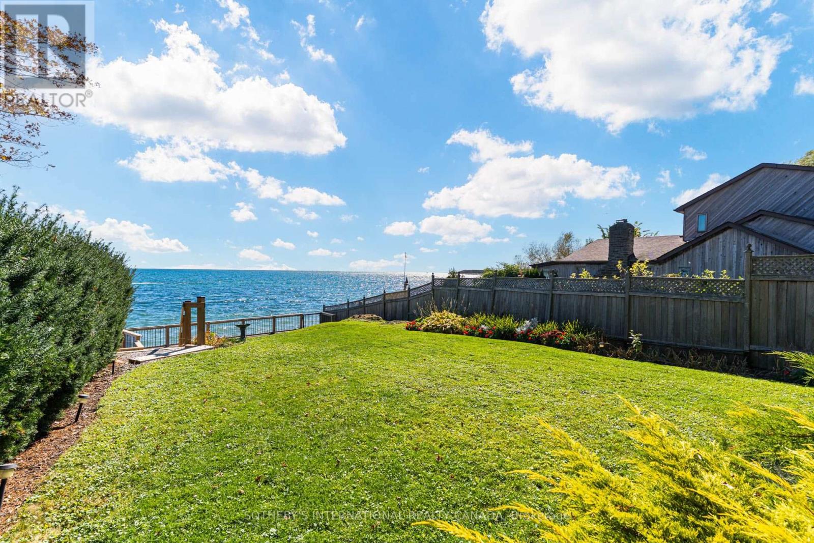 407 LAKE PROMENADE - 38