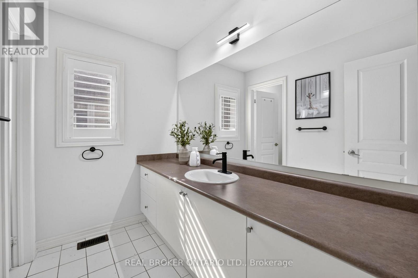 3231 STONEY CRESCENT - 35