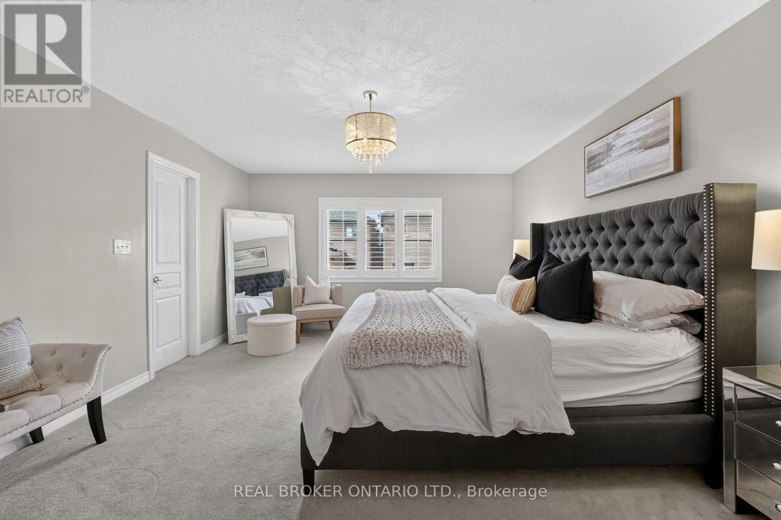 3231 STONEY CRESCENT - 4