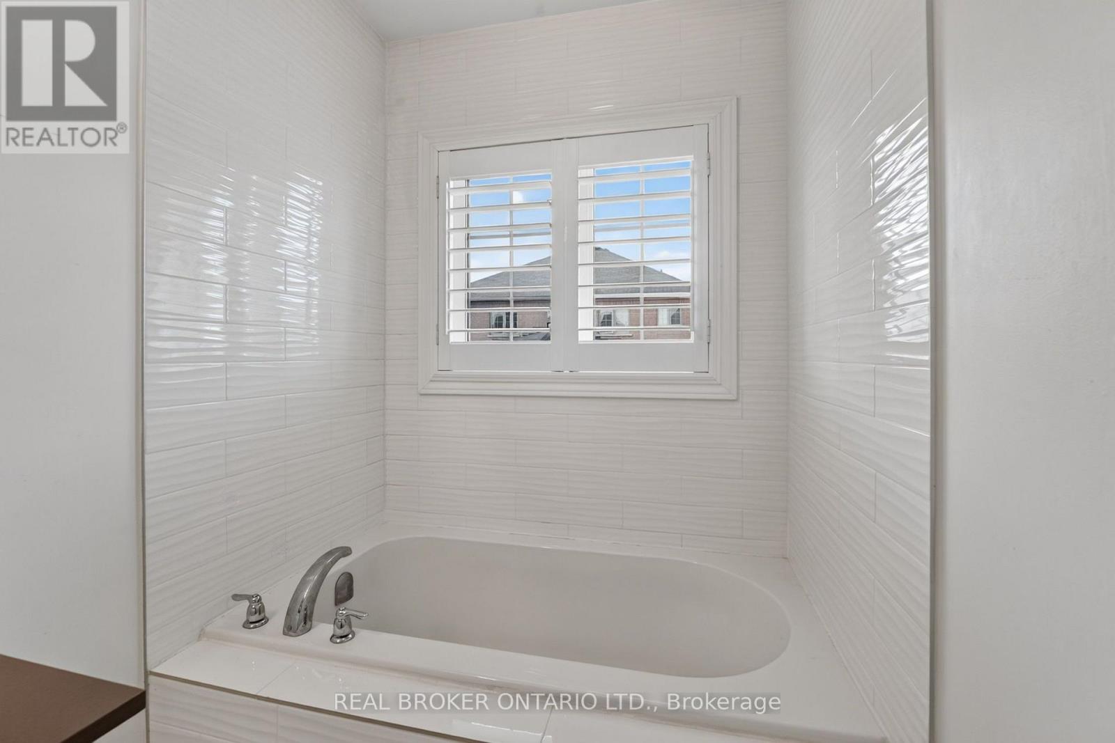 3231 STONEY CRESCENT - 41
