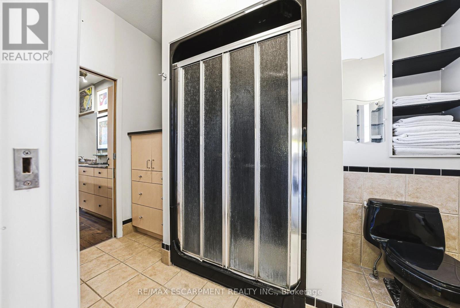 593-595 KING STREET E - 26
