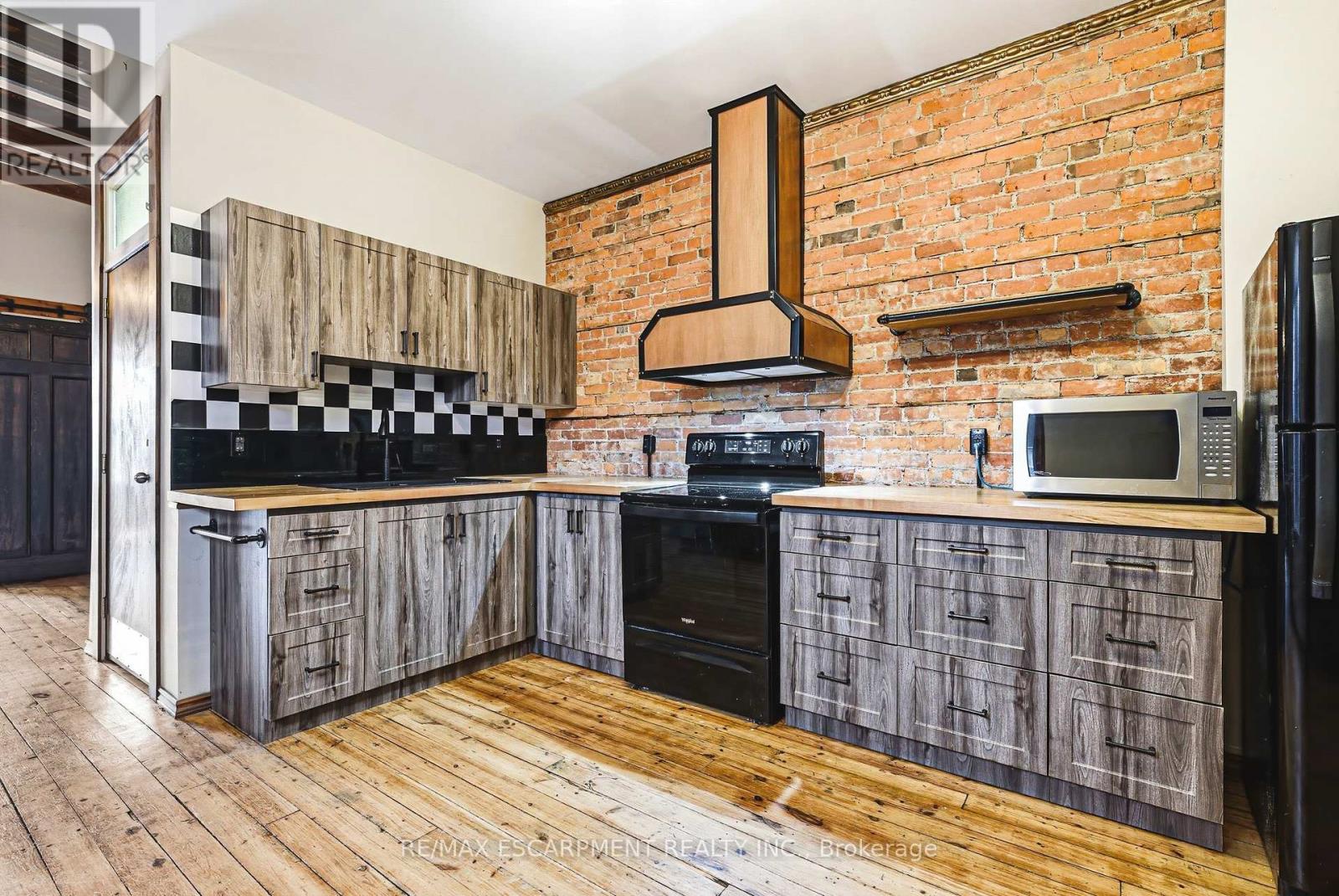 593-595 KING STREET E - 31
