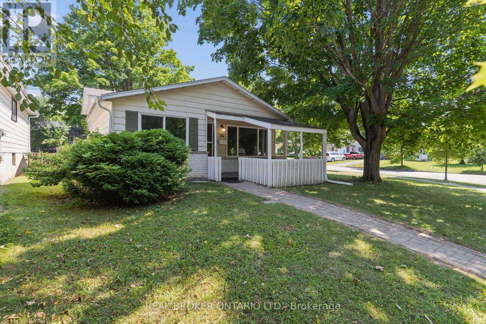 74 Helene Crescent, Waterloo, ON photo 4