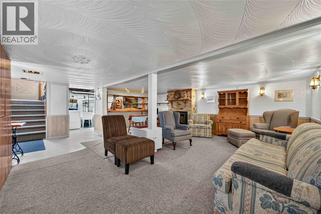 208 Ross Avenue — photo 25