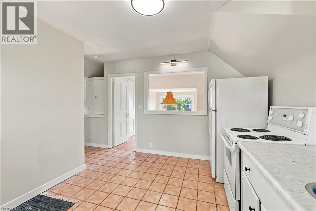 100 Balsam Avenue South — photo 37