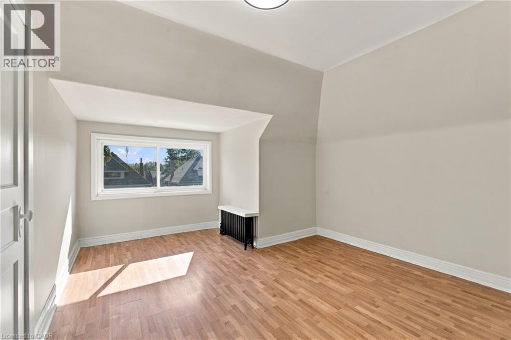 100 Balsam Avenue South — photo 39