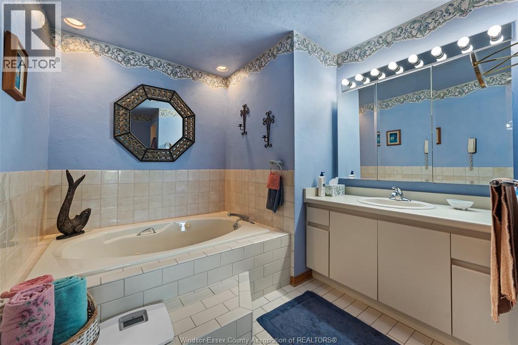 5151 RIVERSIDE DRIVE E - 25