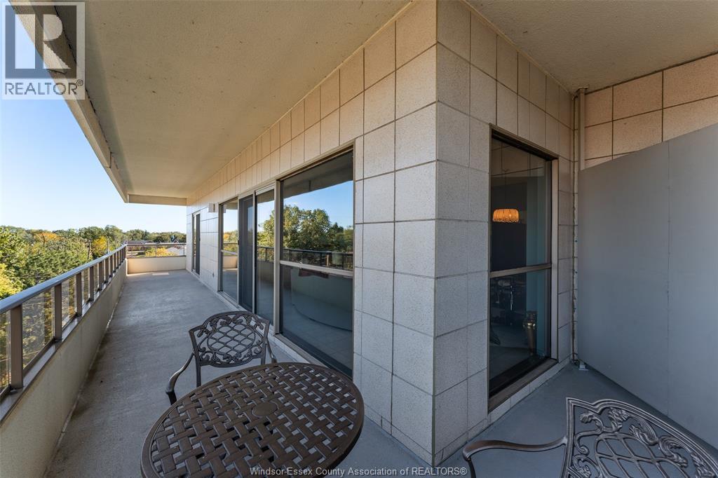 5151 RIVERSIDE DRIVE E - Image 29