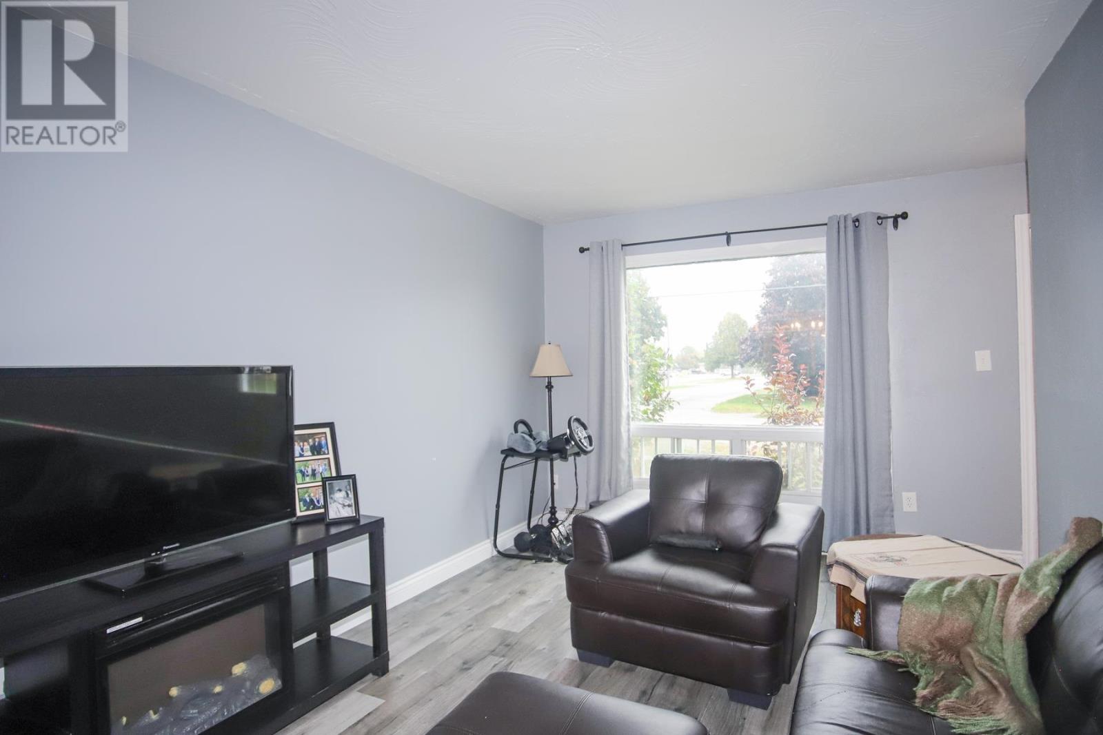 35 Broadview DR - 14