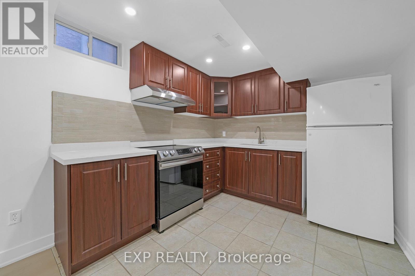 96 GRAND VALLEY BOULEVARD - 44