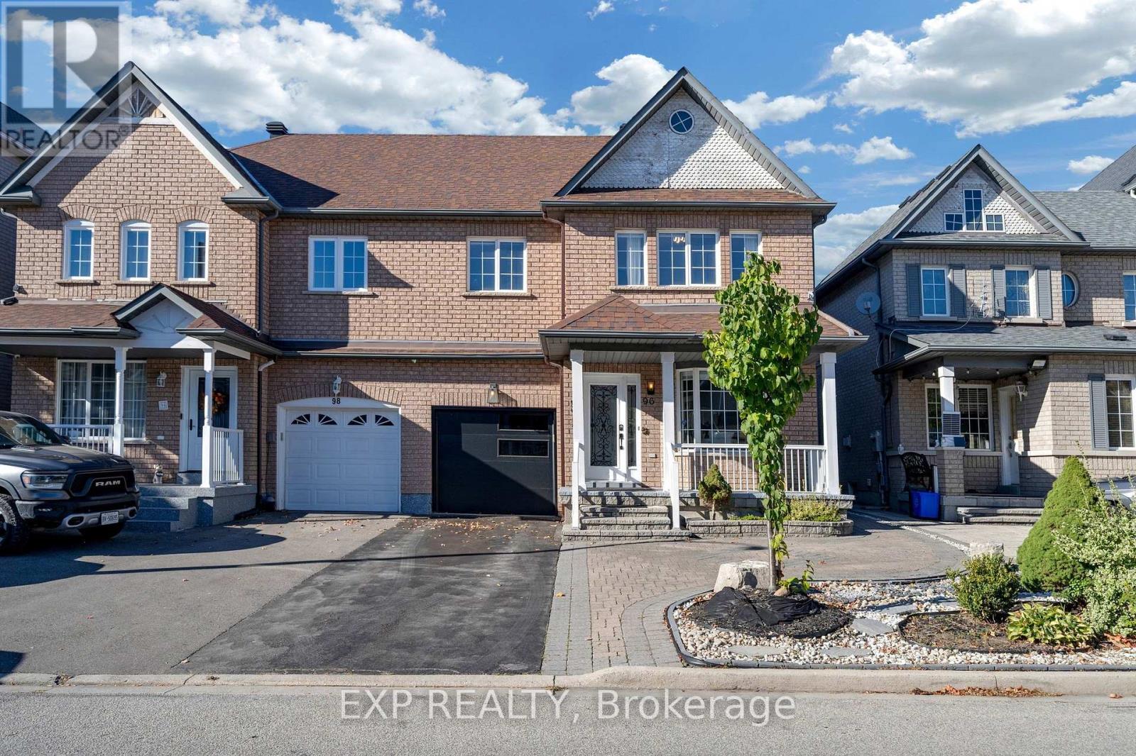 96 Grand Valley Boulevard, Vaughan, ON photo 2