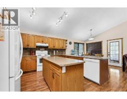 Bedroom - 93 Park Meadows Court Se, Medicine Hat, AB T1B4C3 Photo 6