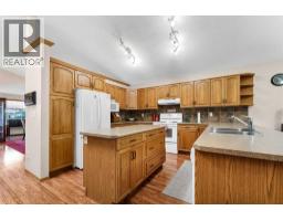 4pc Bathroom - 93 Park Meadows Court Se, Medicine Hat, AB T1B4C3 Photo 7