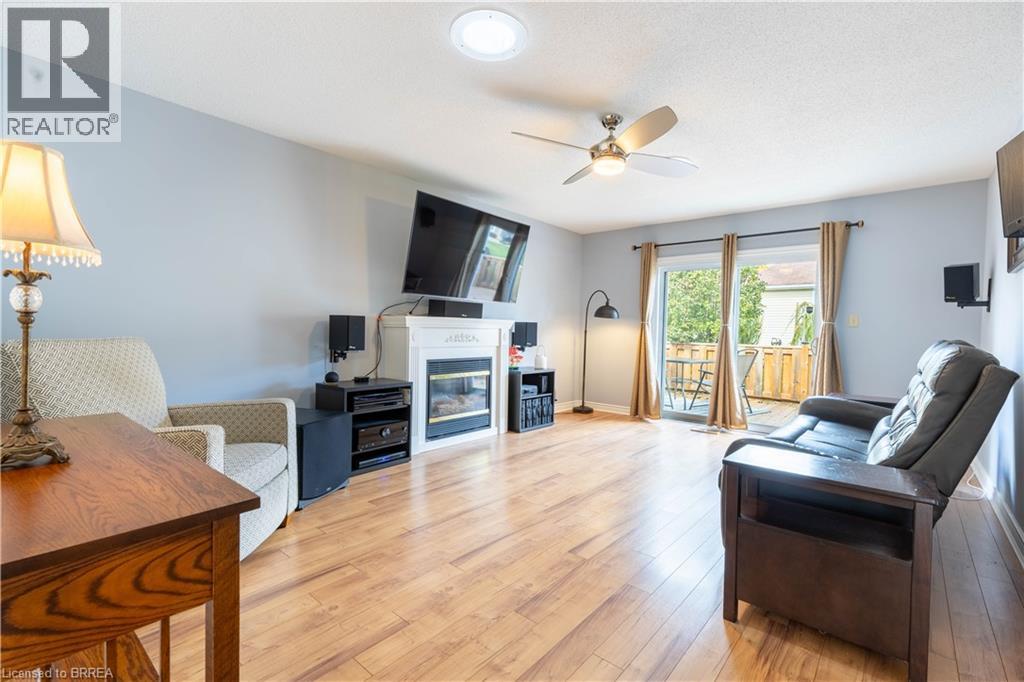 12 HAWKINS Crescent - 5