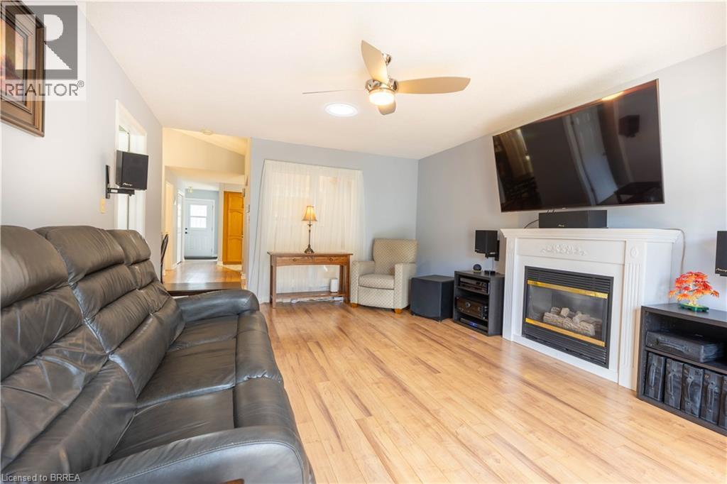 12 HAWKINS Crescent - 8