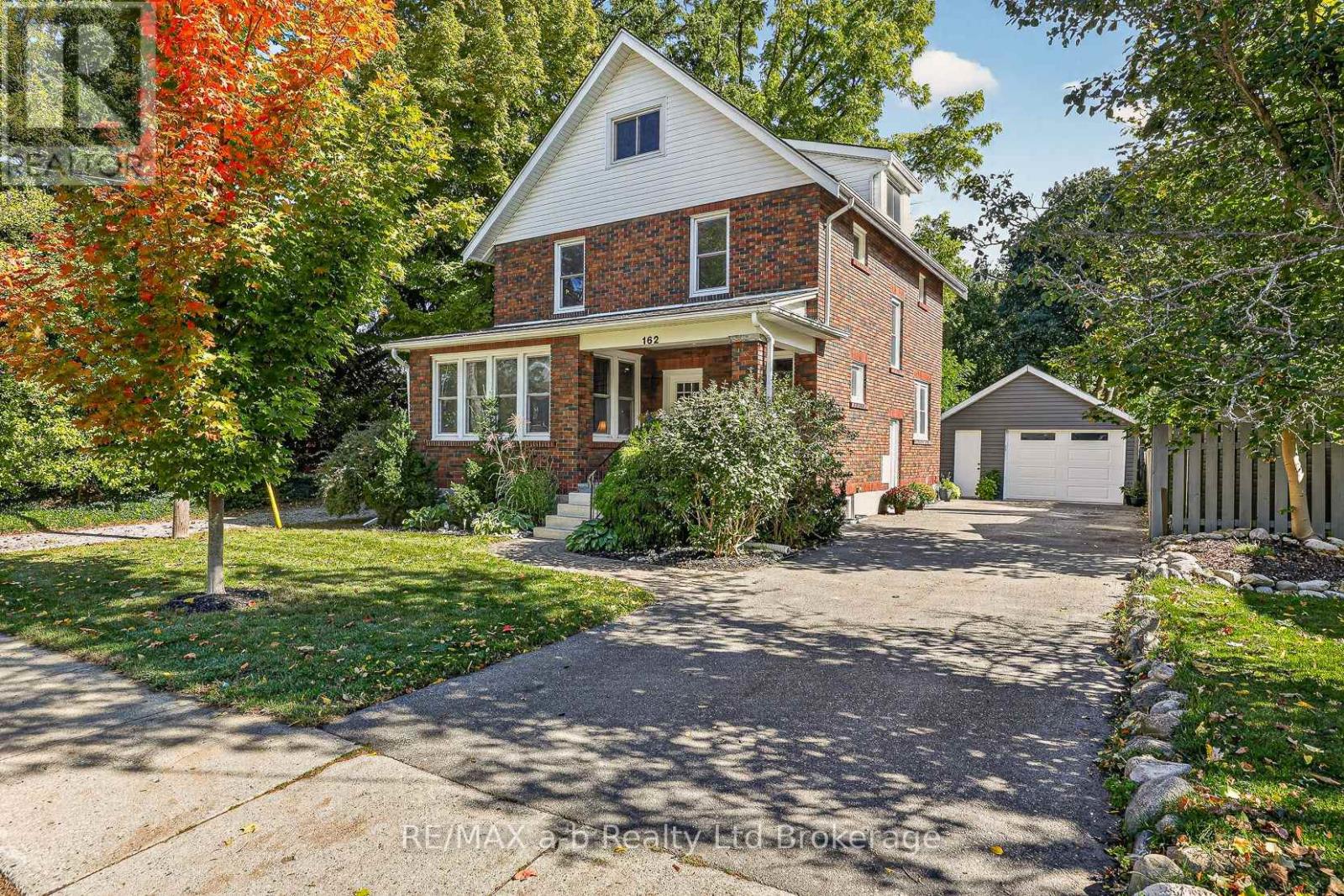 162 GRAHAM STREET - 1