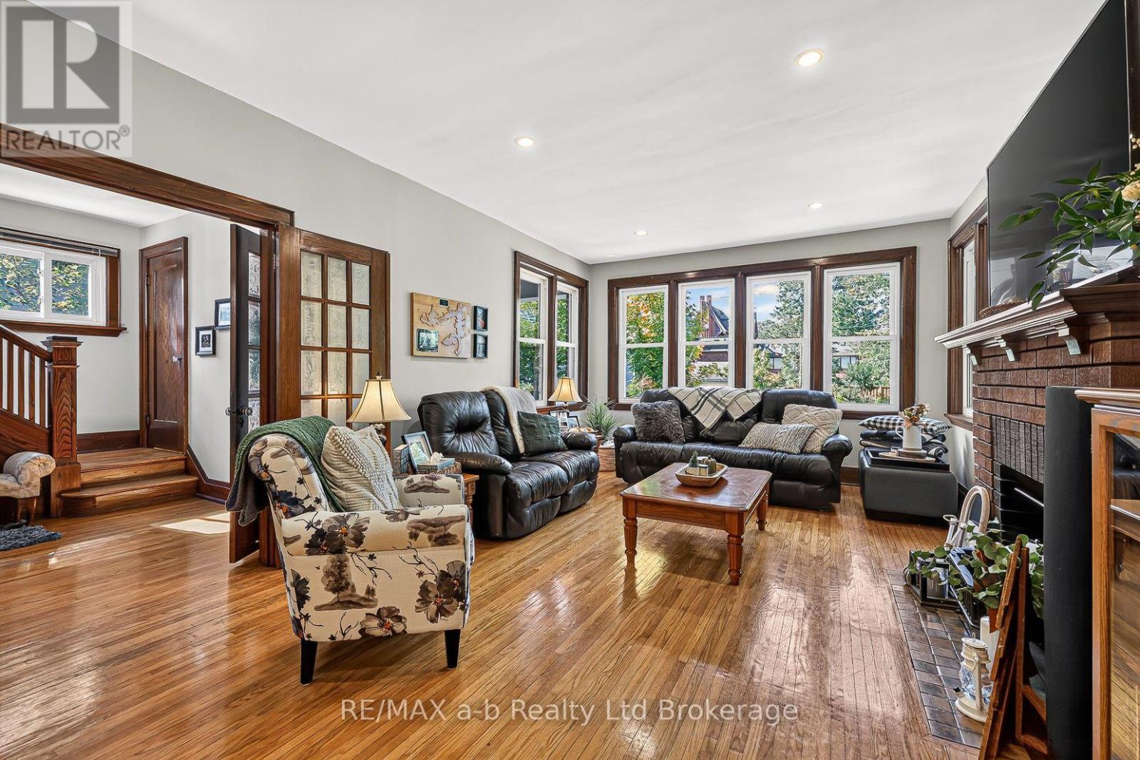 162 GRAHAM STREET - 8