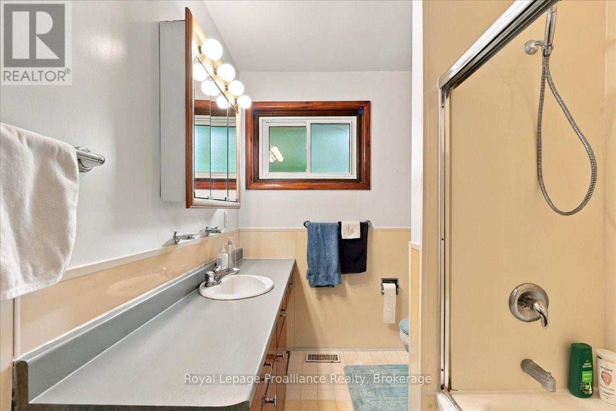 550 Victoria Avenue, Belleville, ON photo 20