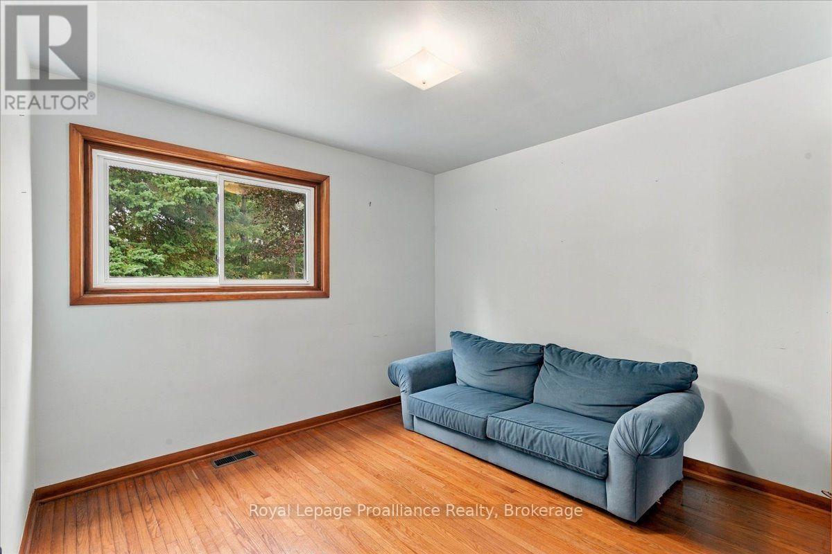 550 VICTORIA AVENUE - 13
