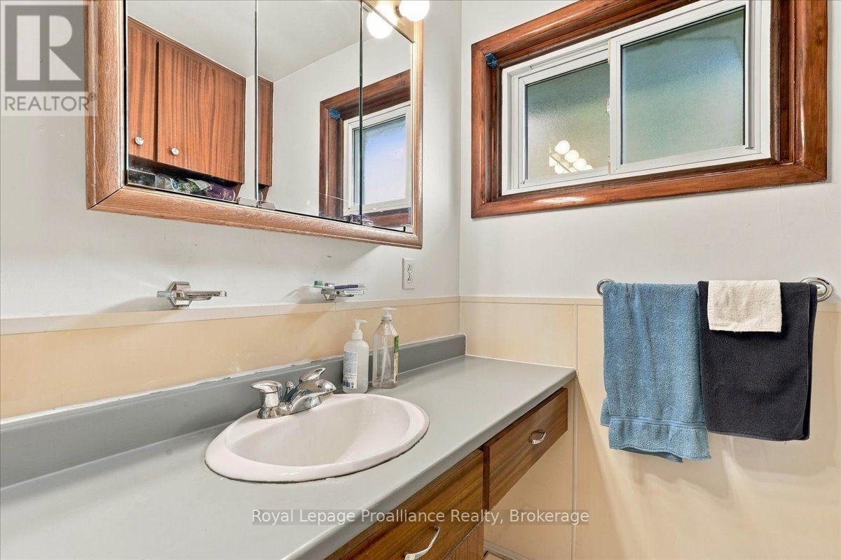 550 Victoria Avenue, Belleville, ON photo 21