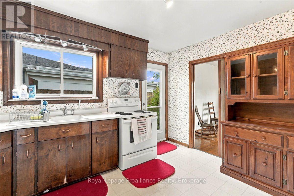 550 Victoria Avenue, Belleville, ON photo 8