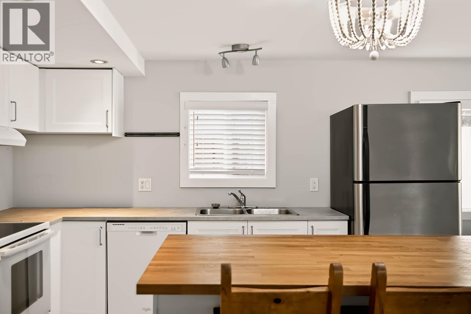 1413 SUNSHINE COAST HIGHWAY, Gibsons