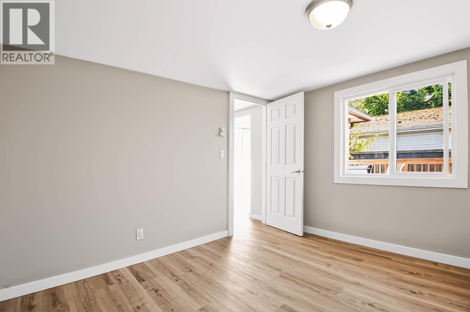 1413 SUNSHINE COAST HIGHWAY, Gibsons