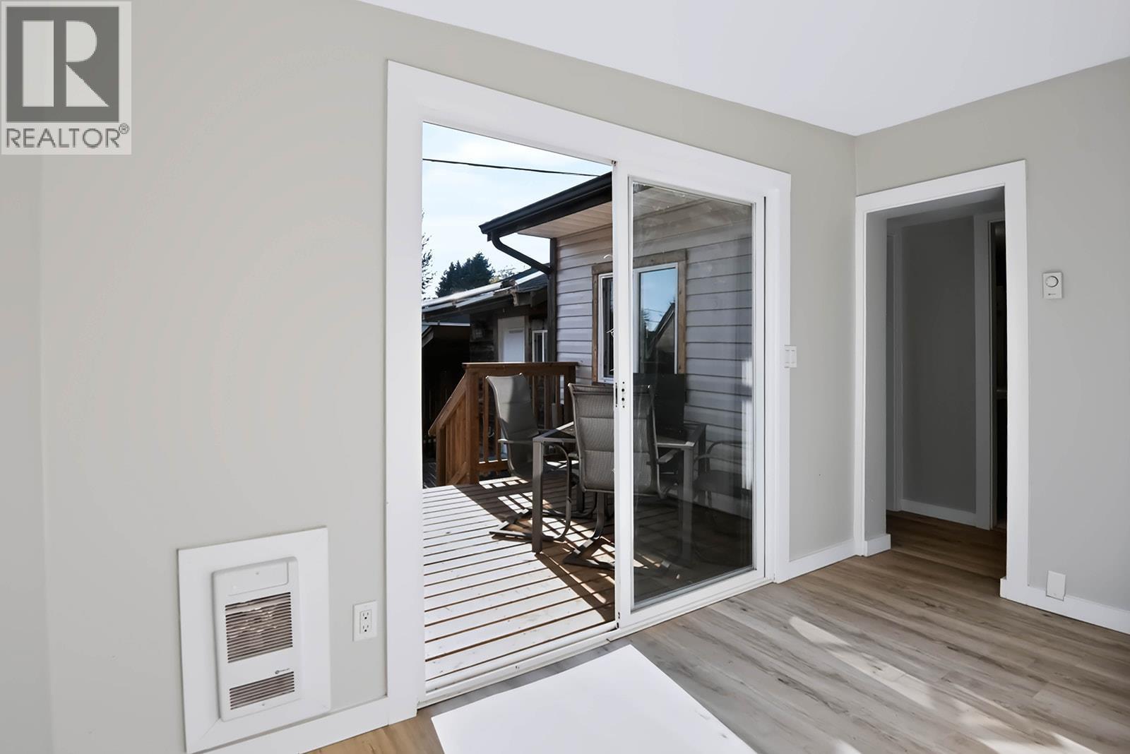 1413 SUNSHINE COAST HIGHWAY, Gibsons