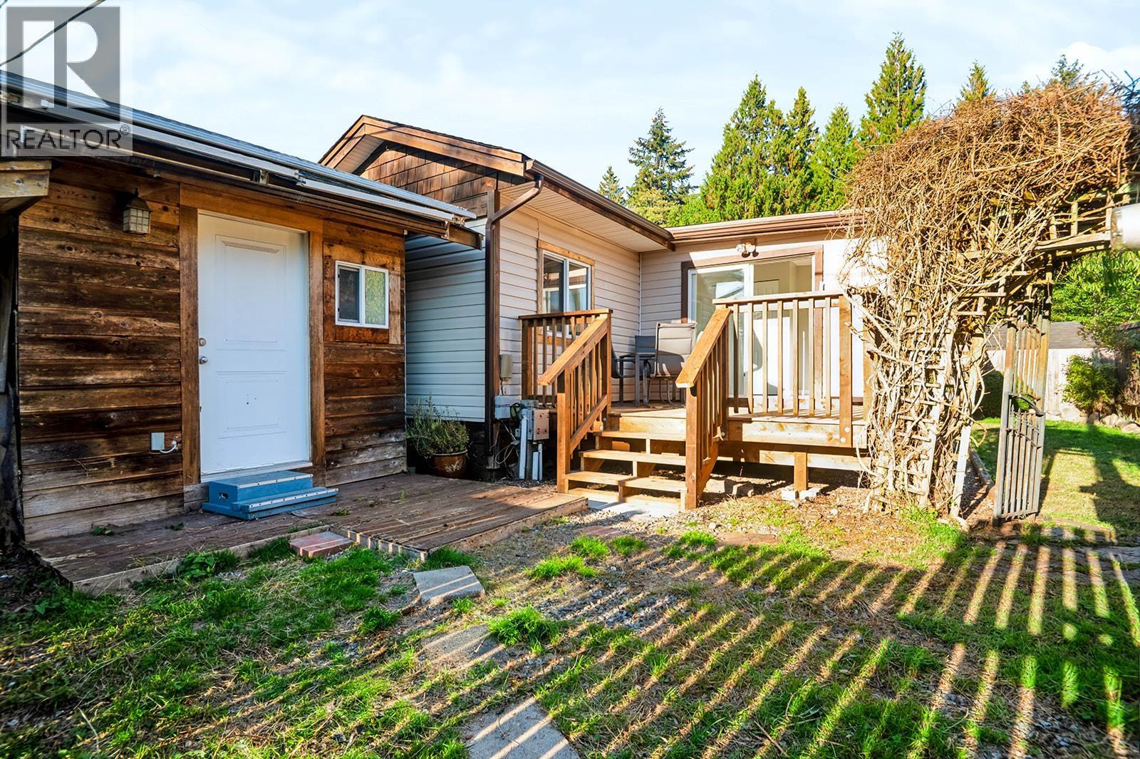 1413 SUNSHINE COAST HIGHWAY, Gibsons