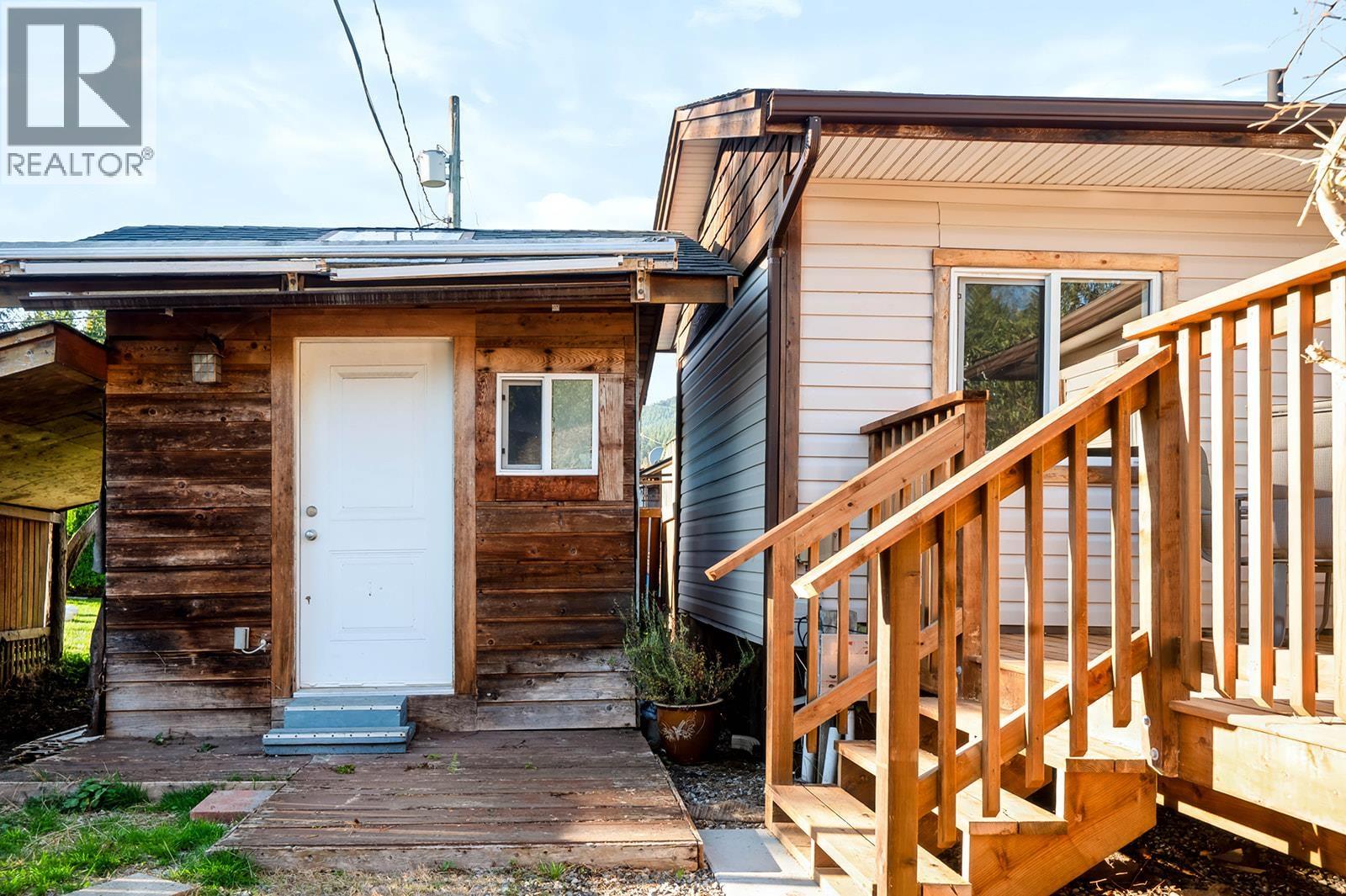 1413 SUNSHINE COAST HIGHWAY, Gibsons