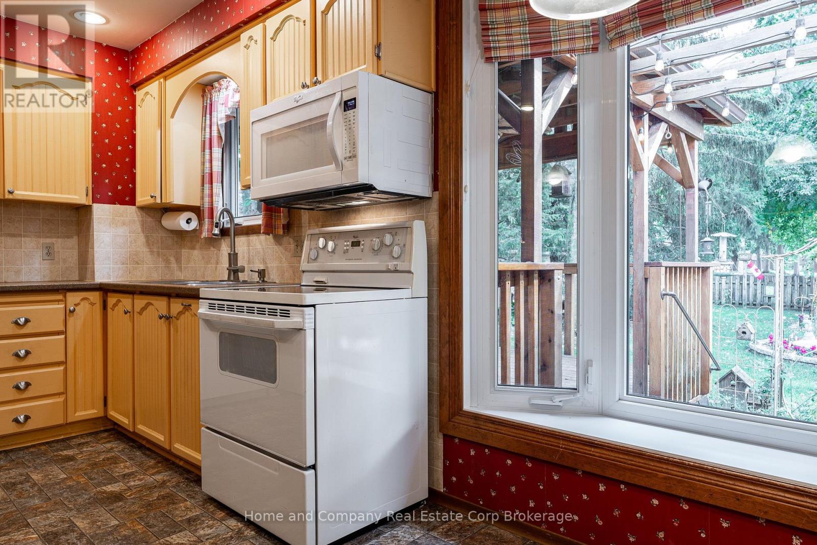 69 NETHERCOTT DRIVE - 14