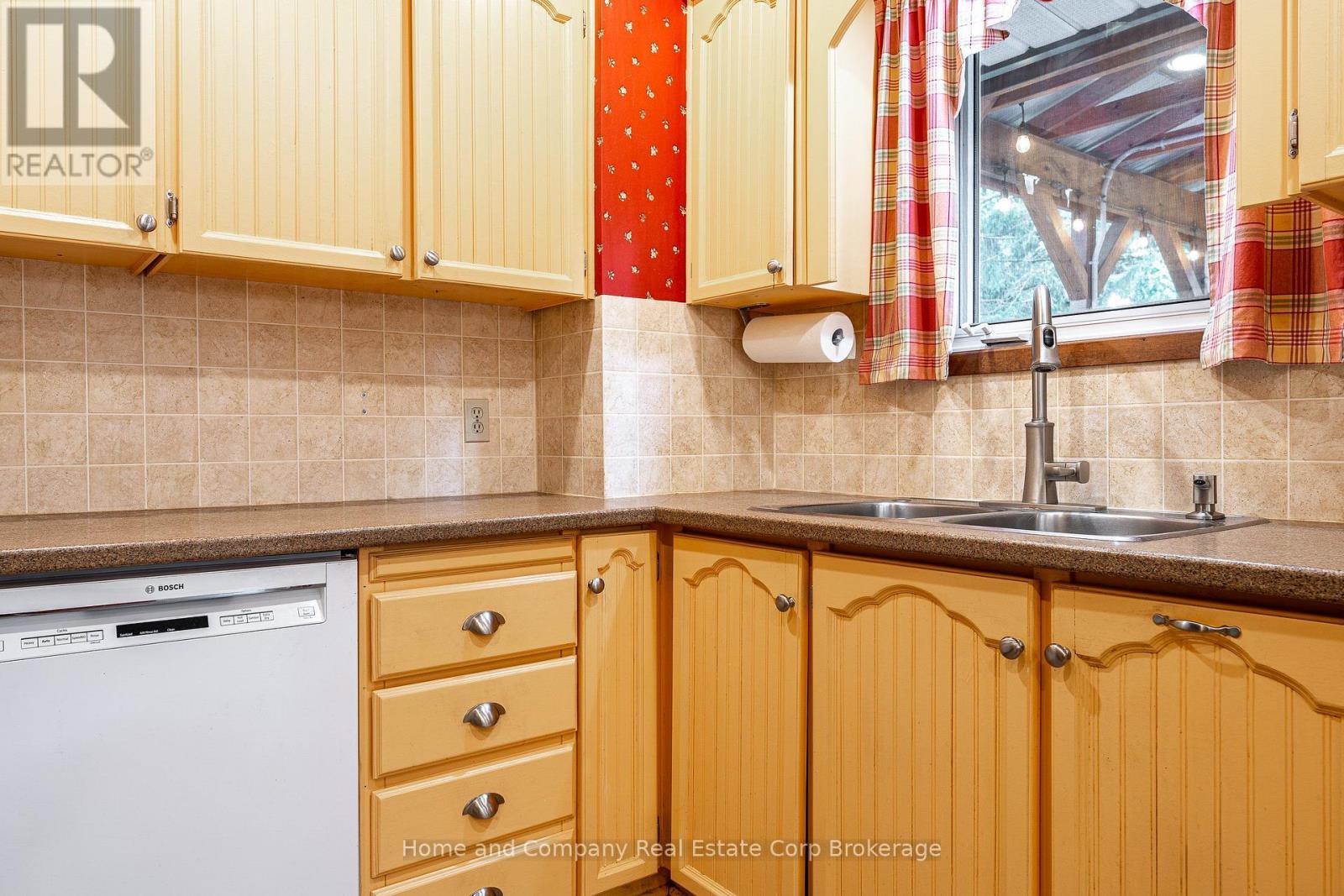 69 NETHERCOTT DRIVE - 15