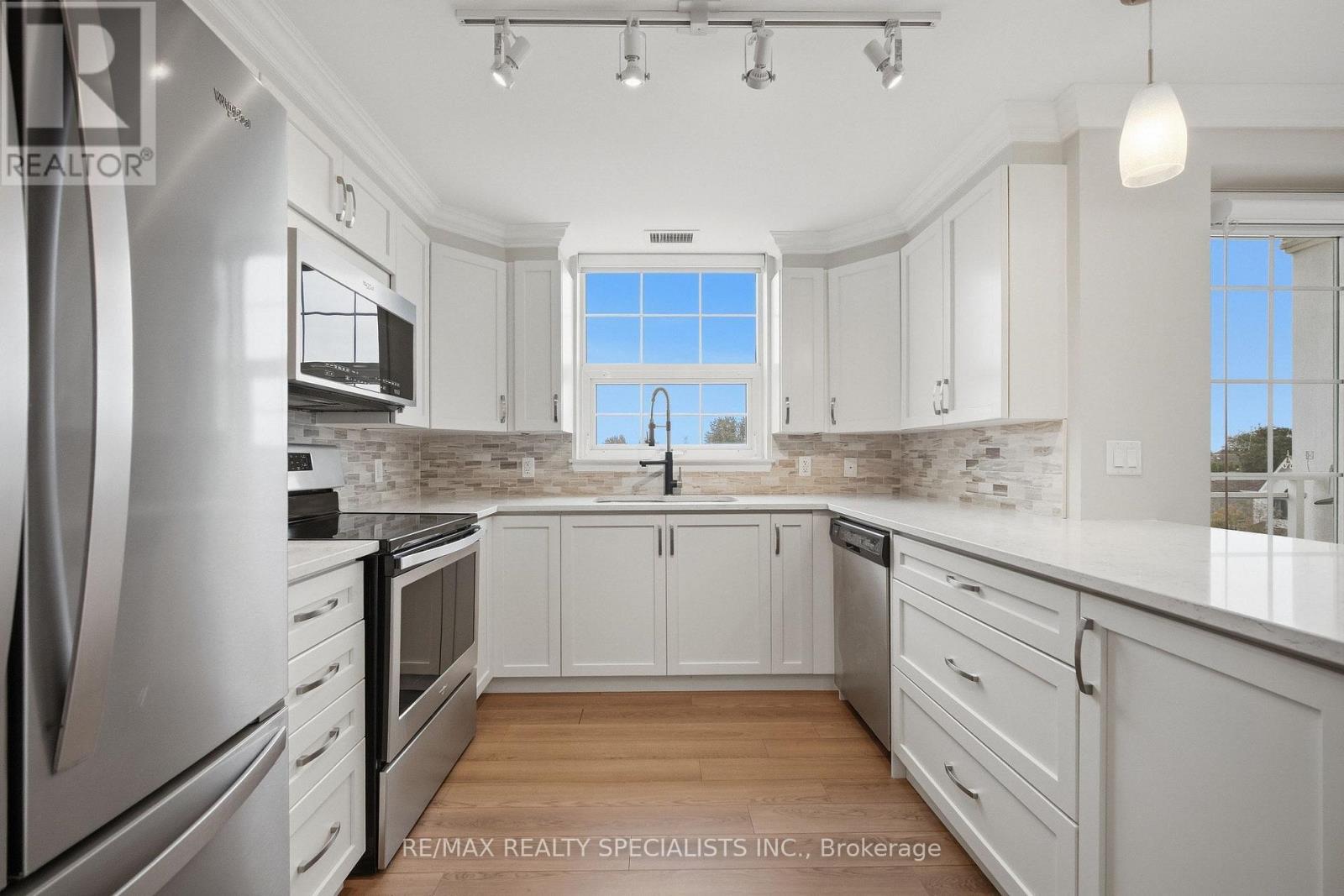 304- 21 Brookhouse Drive, Clarington, ON photo 6