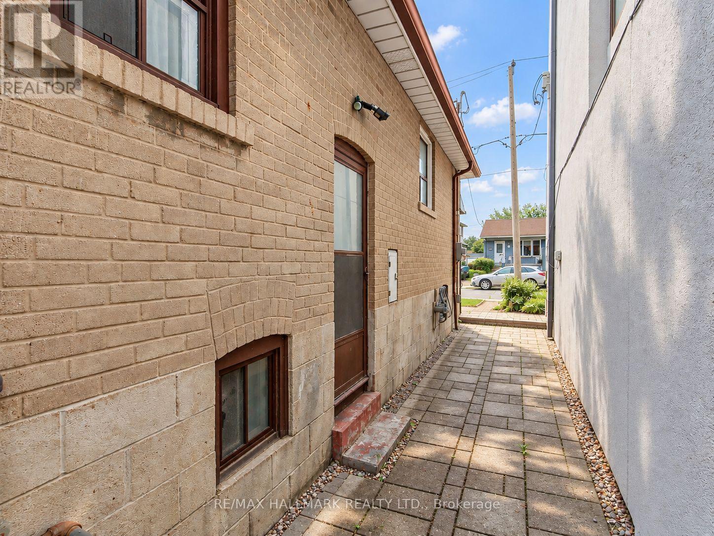 65 Holmstead Avenue, Toronto, ON photo 4