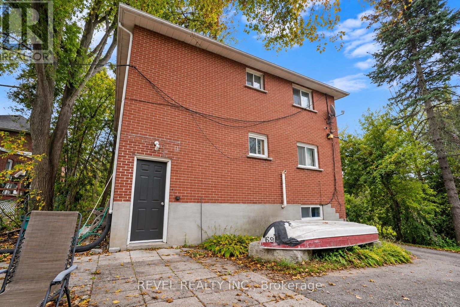 138 INNISFIL STREET - 3